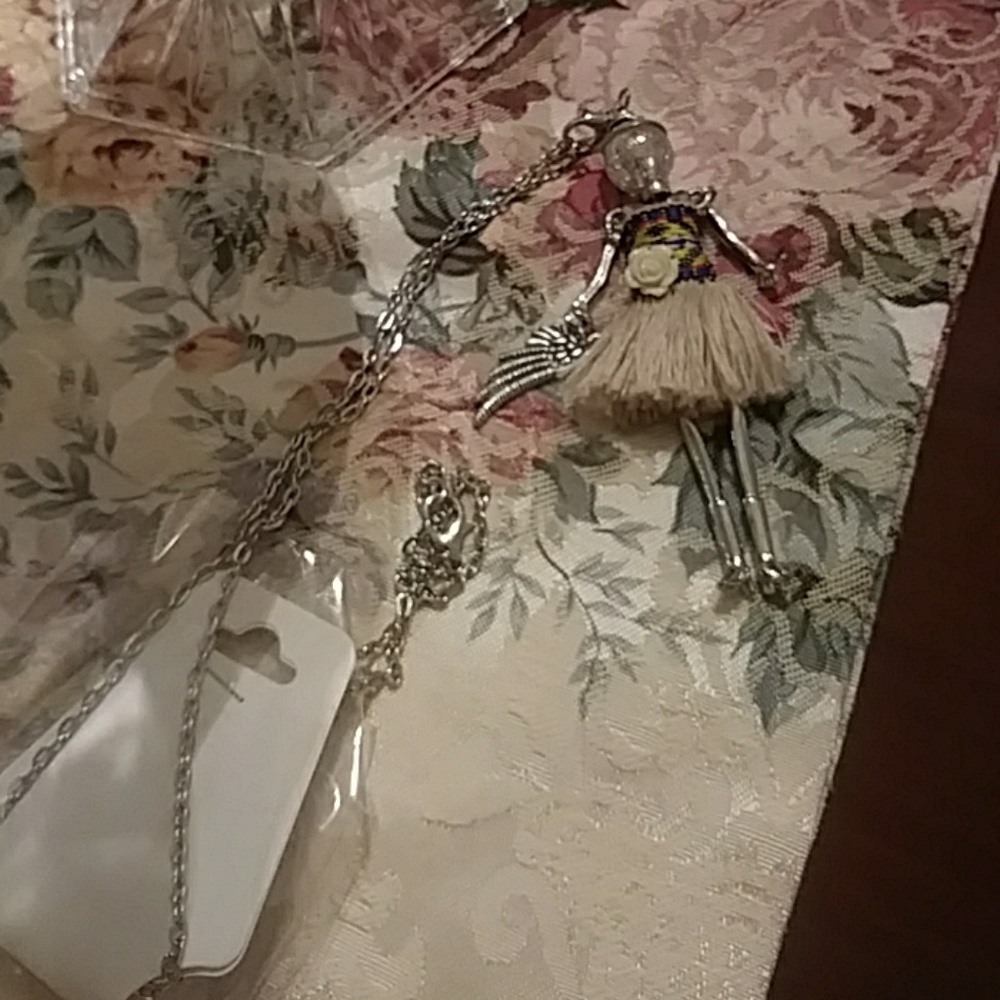 Necklace - Picture 2 of 6